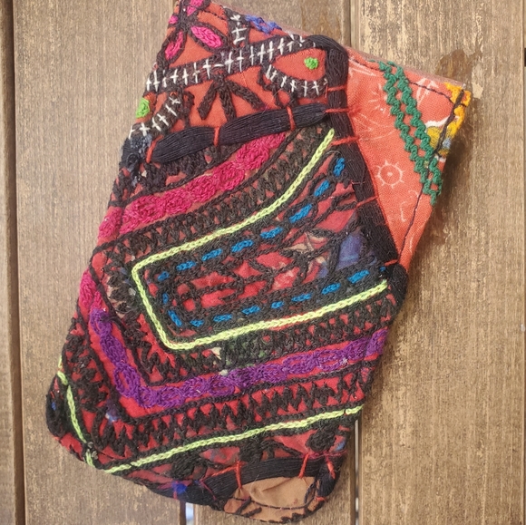 🐨 Free People Boho Embroidered Repurposed vtg banjara hippie Wallet card case - Picture 8 of 9